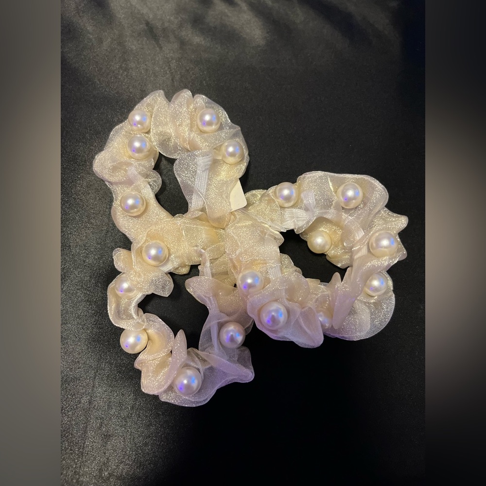 Cream colored pearl scrunchies three per pack